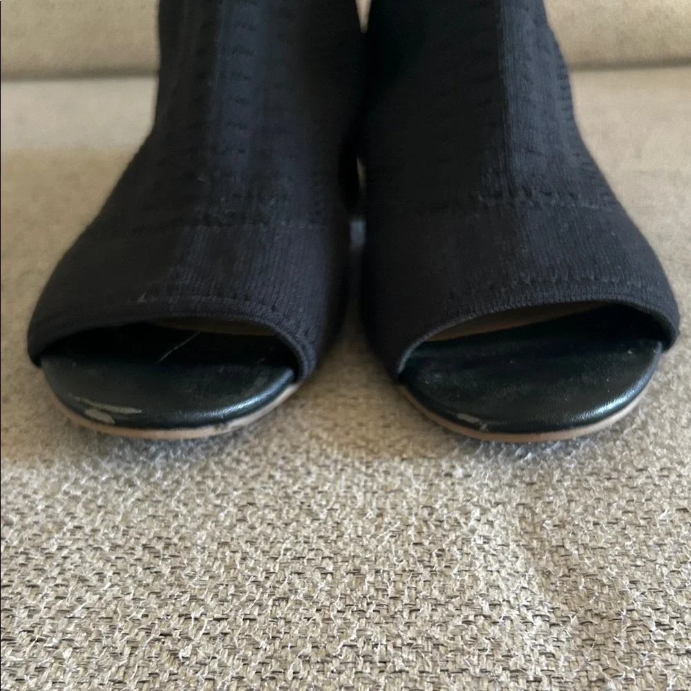 Steve Madden Black Open-Toe Mules‎